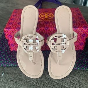 Tory Burch Miller patent leather thong sandals, size 8 - sea shell pink
